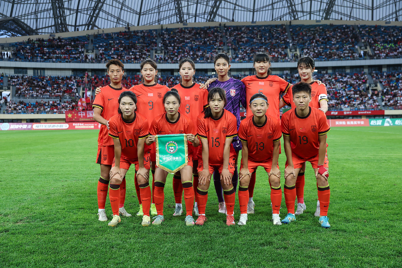中国女足半场比分